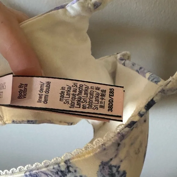 Body by Victoria, Victoria’s Secret Bra - Picture 6 of 9